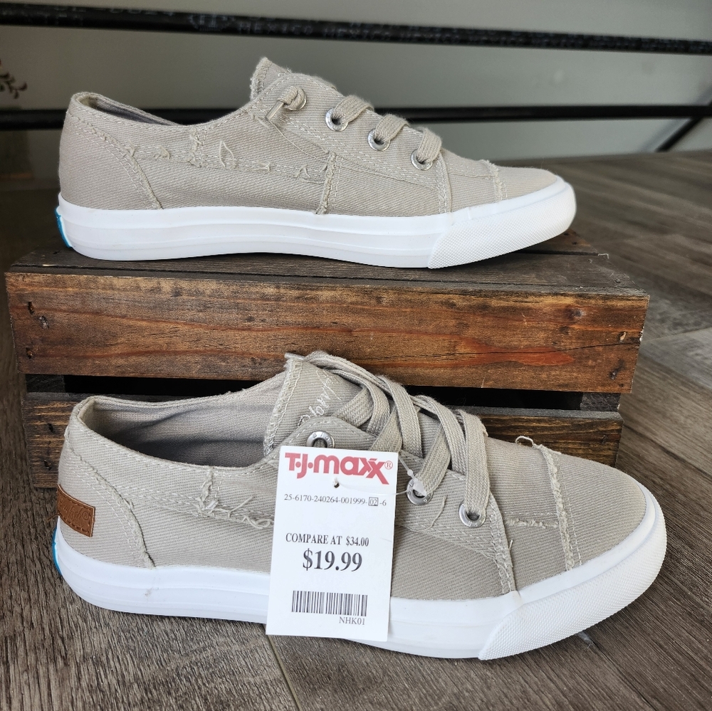 NWT Blowfish Malibu Canvas Sneakers - Beige Size 8.5